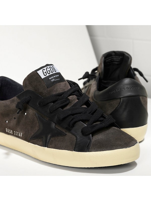 Zapatillas de oro superestrellas negras para hombres