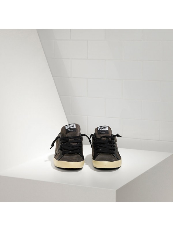 Zapatillas de oro superestrellas negras para hombres